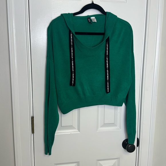 H&M Tops - H&M Green Cropped Hoodie with Long Sleeves